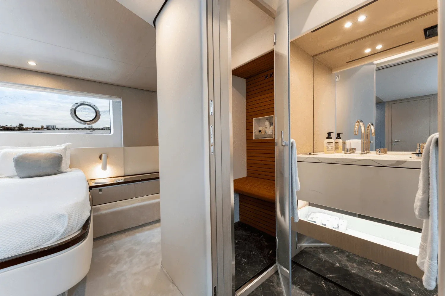 2023 Azimut 68 FLY Image Thumbnail #31