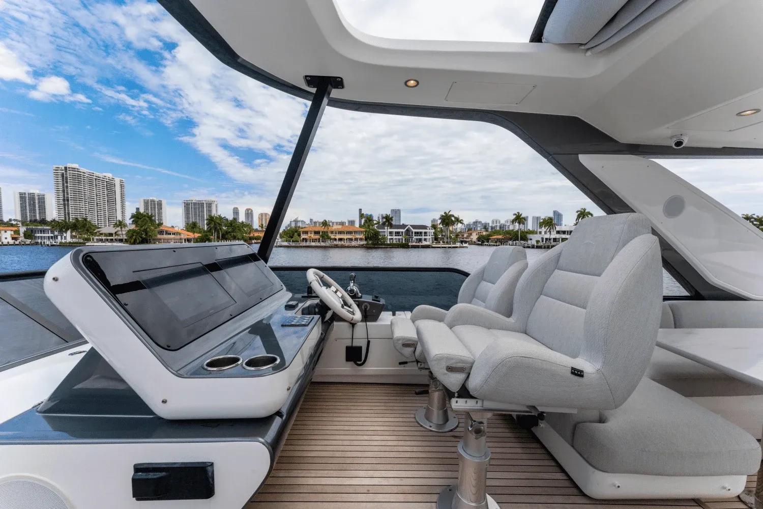 2023 Azimut 68 FLY Image Thumbnail #59