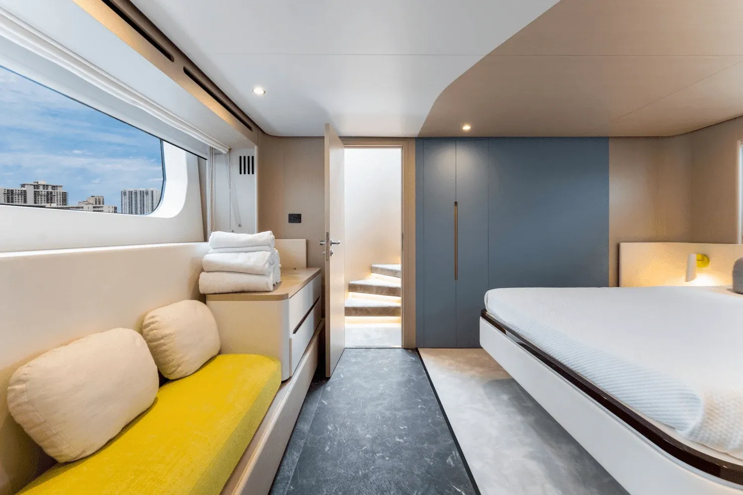 2023 Azimut 68 FLY Image Thumbnail #26