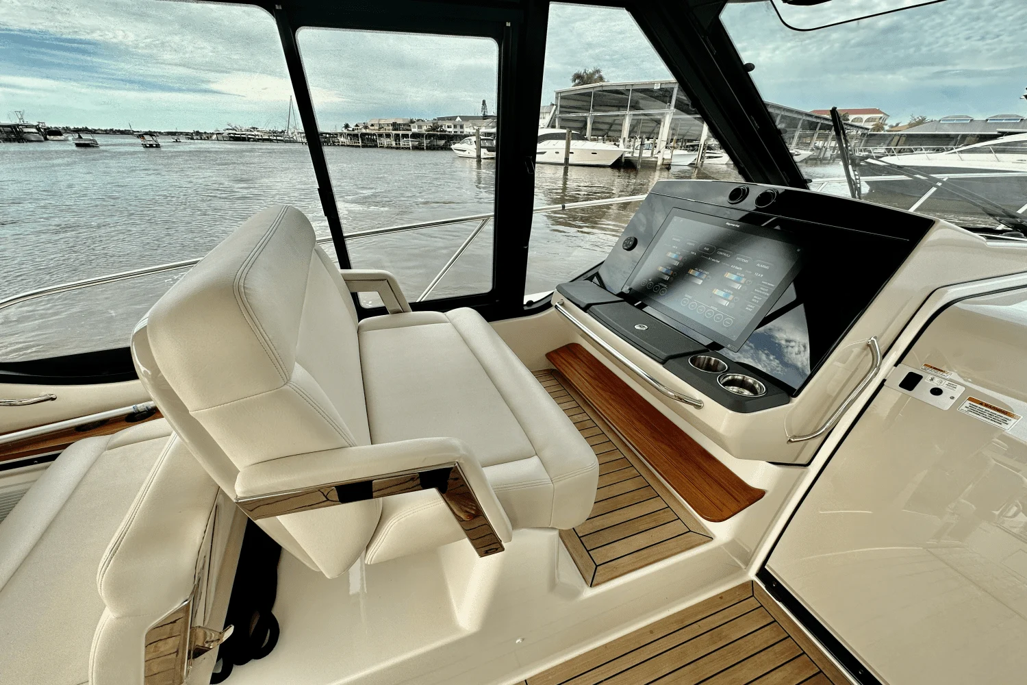 2022 Boston Whaler
                                                             405 Conquest Image Thumbnail #34