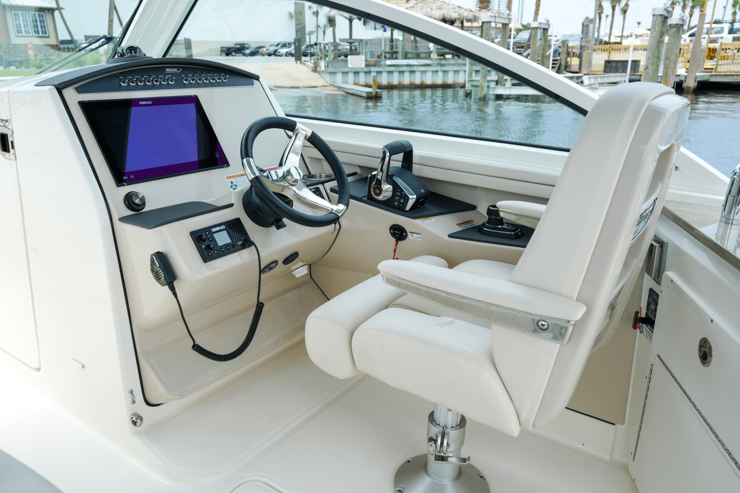 2024 Boston Whaler 320 Vantage Image Thumbnail #16