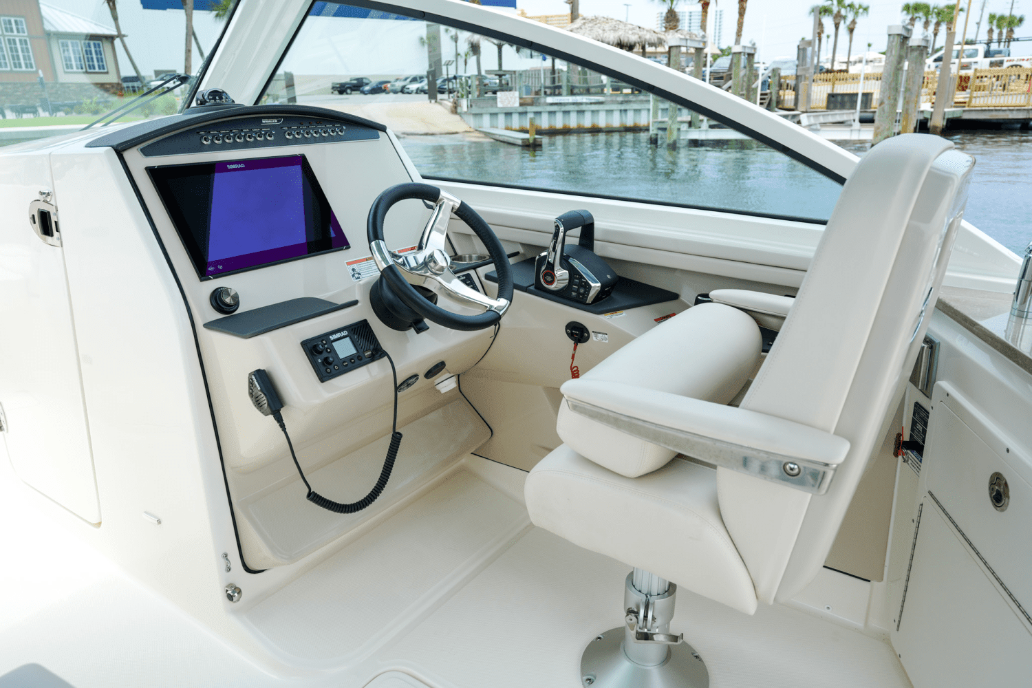 2024 Boston Whaler 320 Vantage Image Thumbnail #15