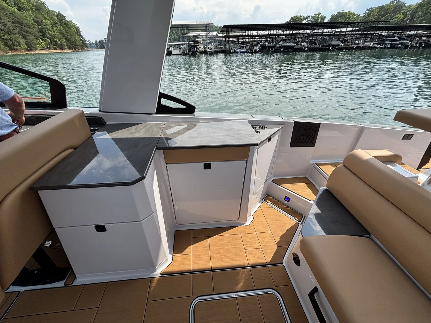 2024 Aviara AV32 Image Thumbnail #18