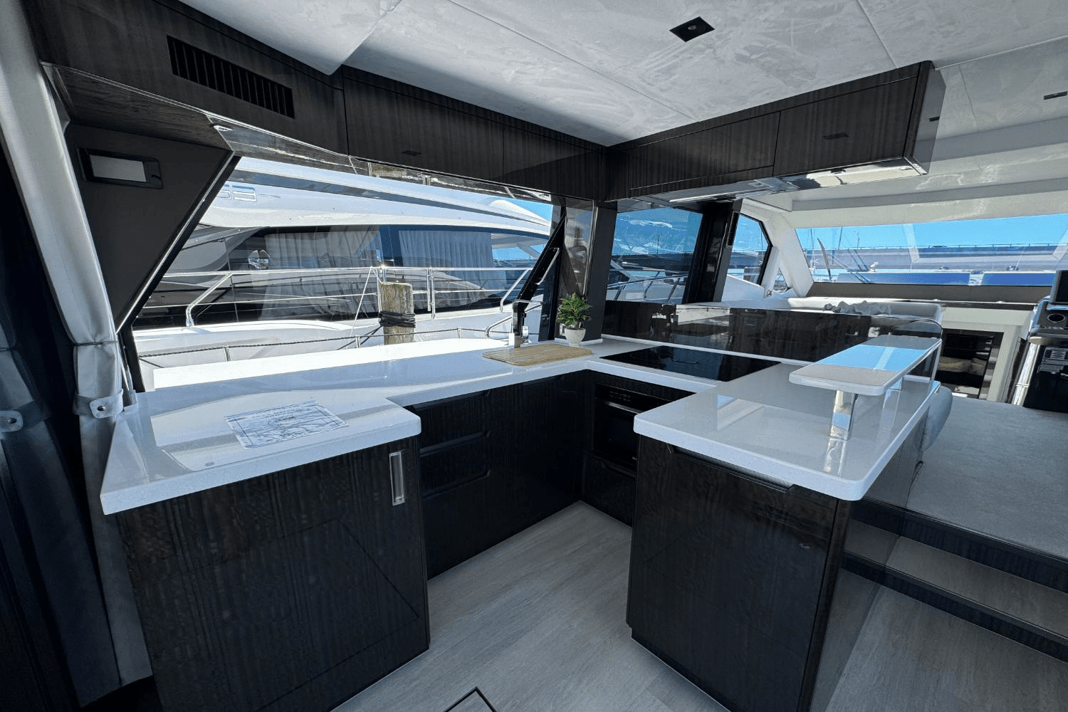 2024 Galeon 500 FLY Image Thumbnail #12