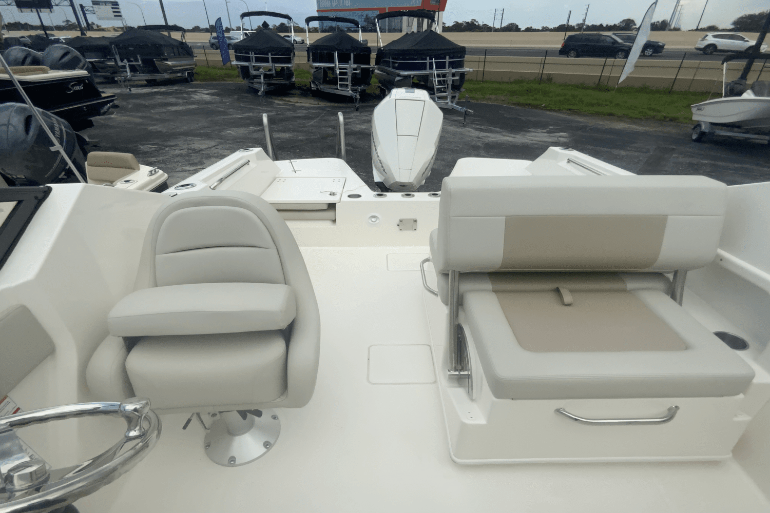 2024 Boston Whaler 210 Vantage Image Thumbnail #9