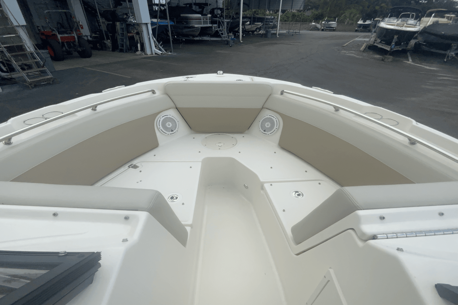 2024 Boston Whaler 210 Vantage Image Thumbnail #6