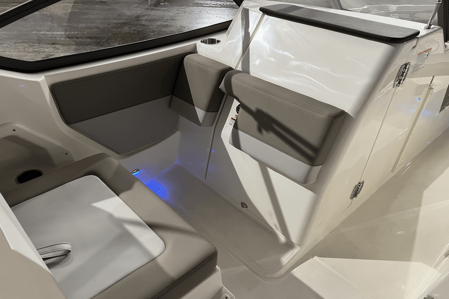 2024 Boston Whaler 210 Vantage Image Thumbnail #12