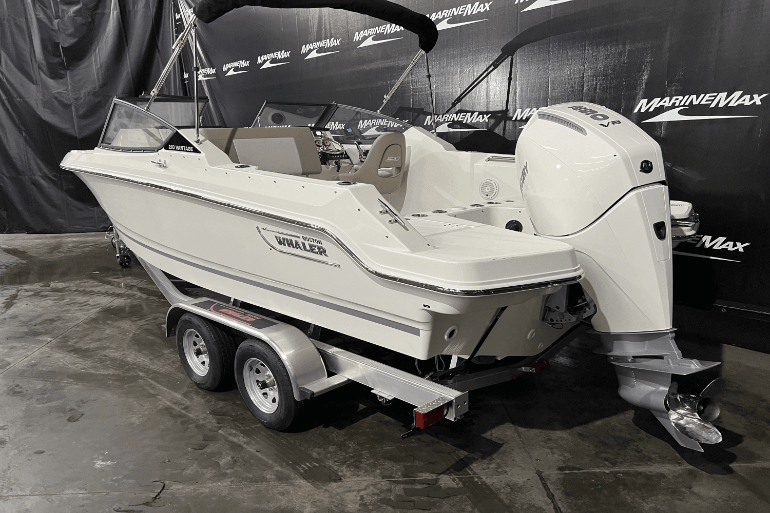 Thumbnail 4 for 2024 Boston Whaler 210 Vantage