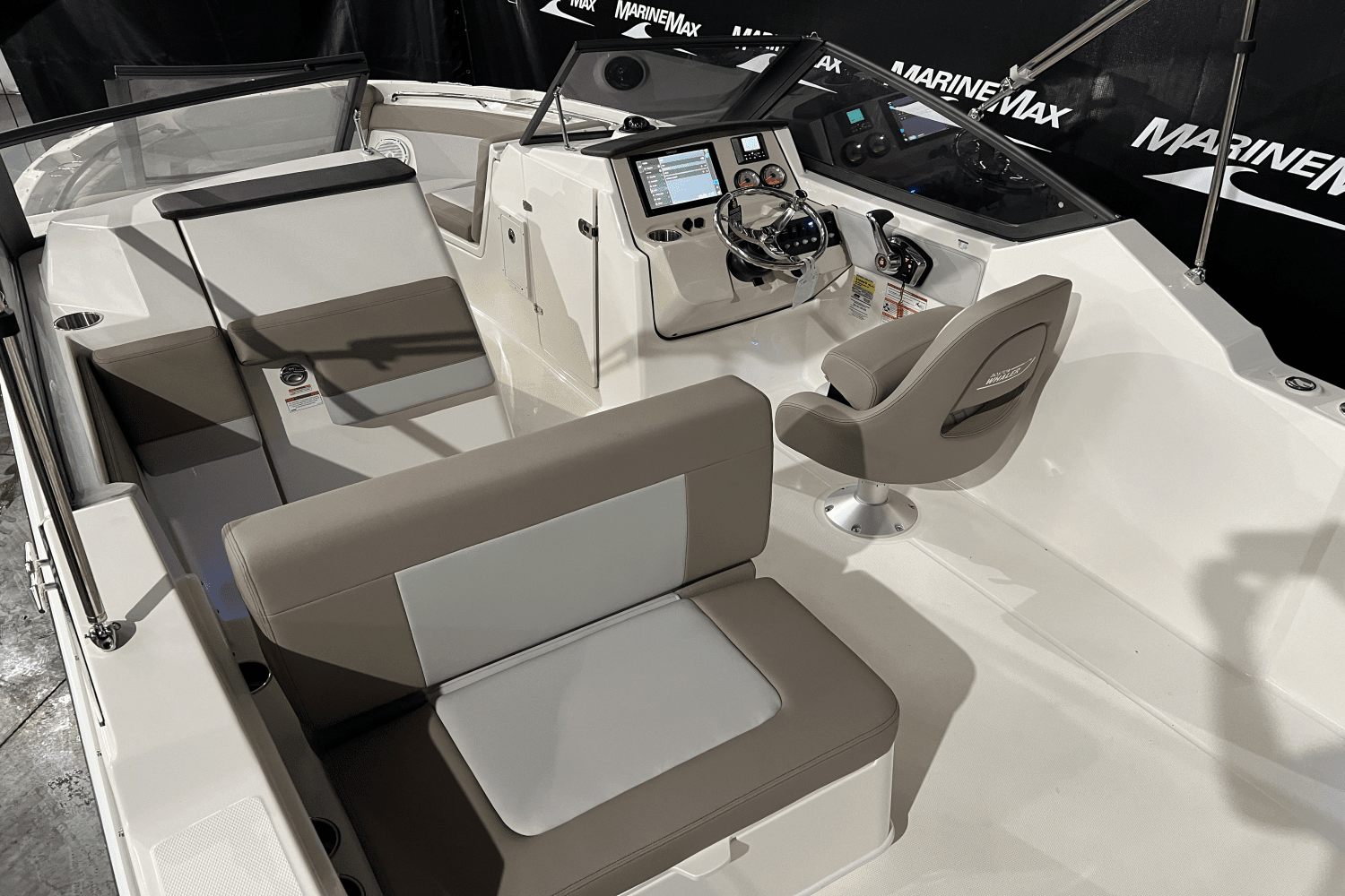 2024 Boston Whaler 210 Vantage Image Thumbnail #5