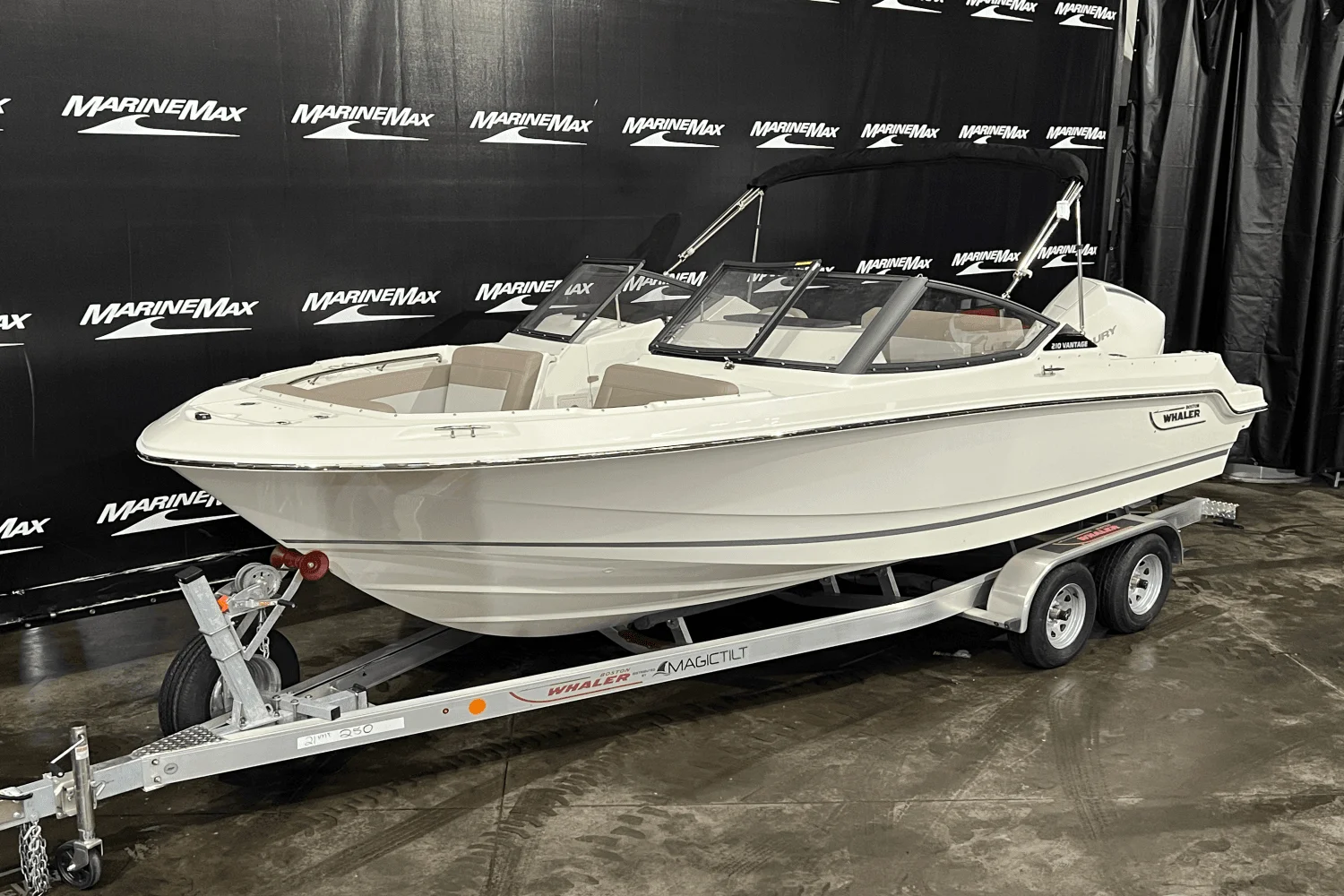 2024 Boston Whaler 210 Vantage Image Thumbnail #0