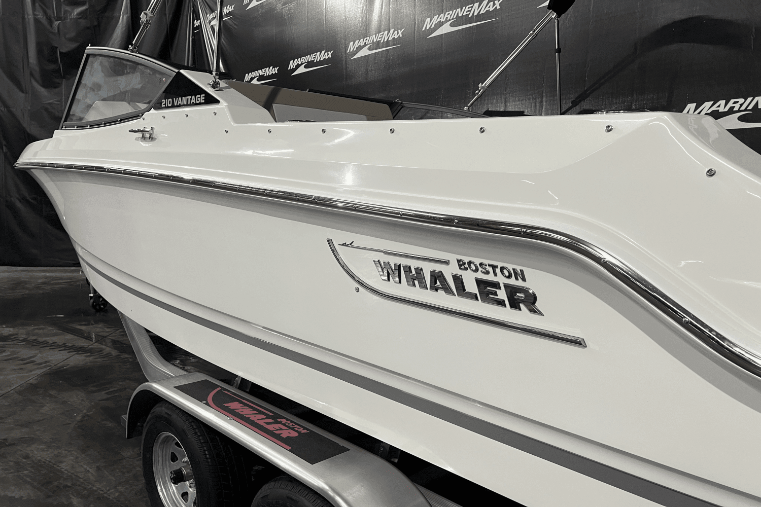 Thumbnail 3 for 2024 Boston Whaler 210 Vantage