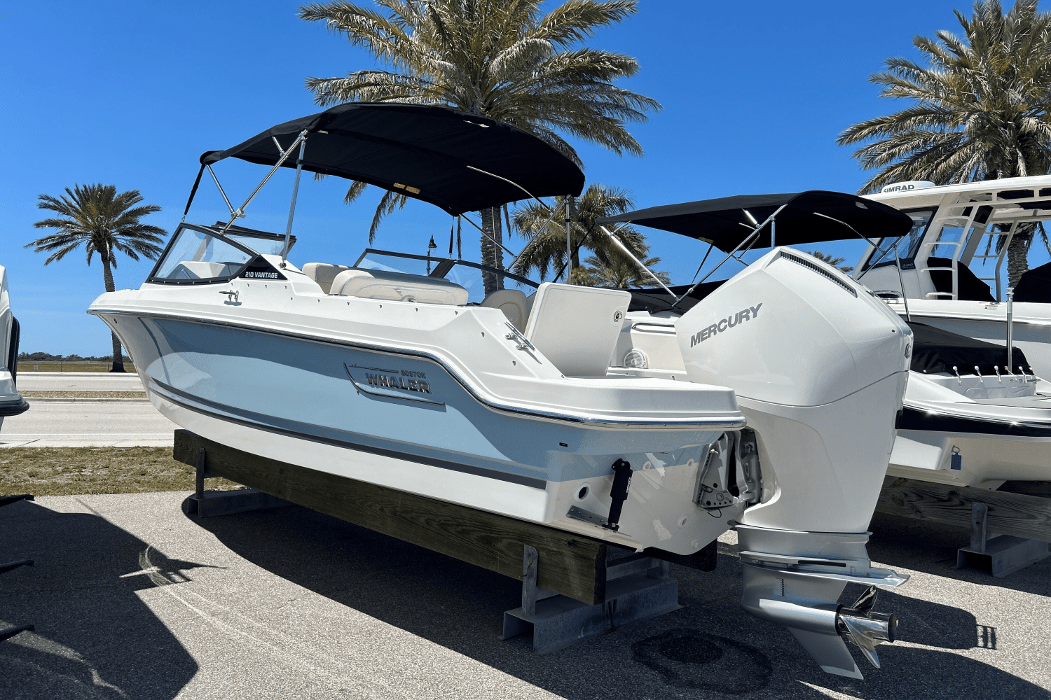 Thumbnail 2 for 2024 Boston Whaler 210 Vantage