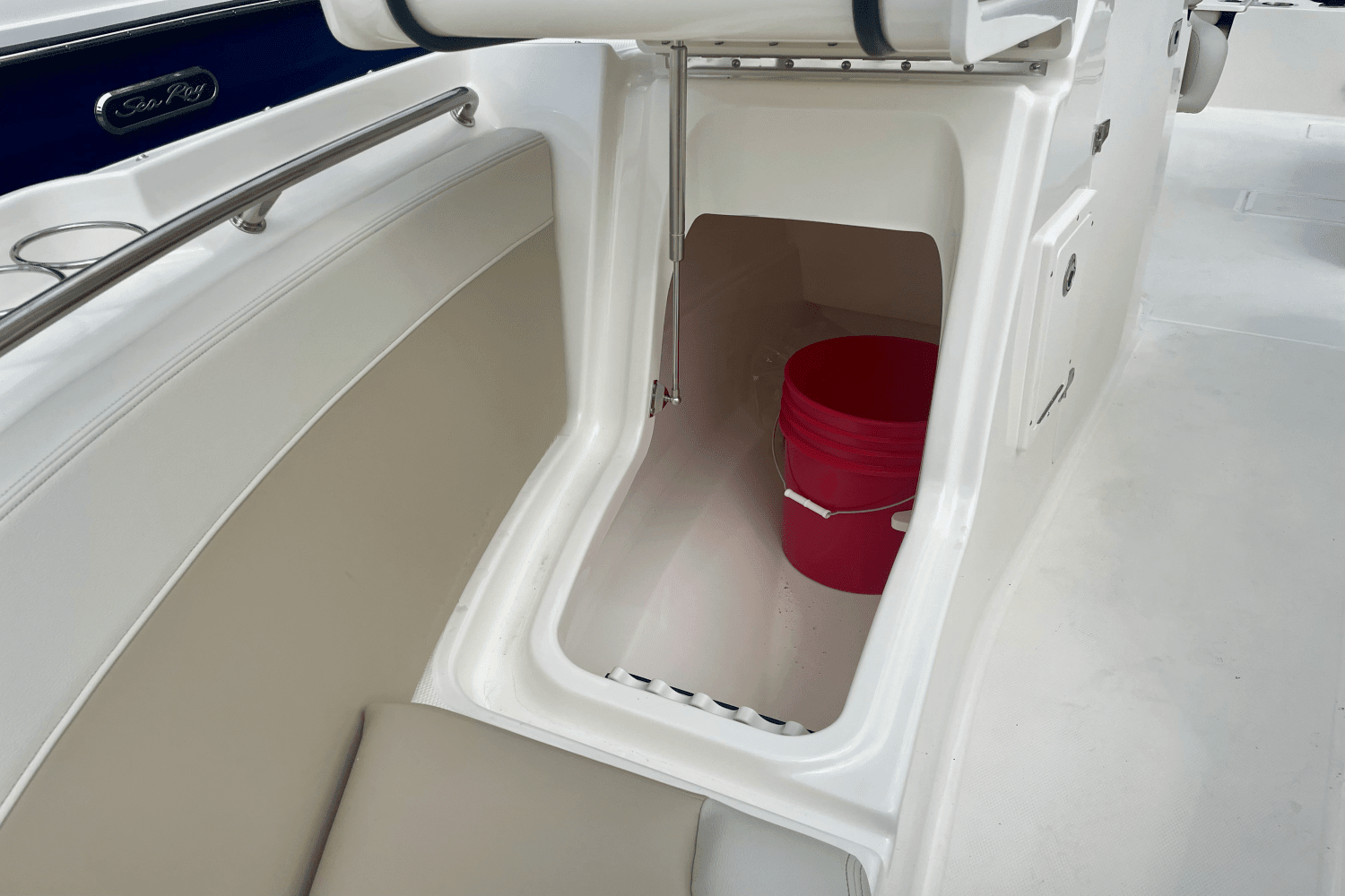 2024 Boston Whaler 210 Vantage Image Thumbnail #23