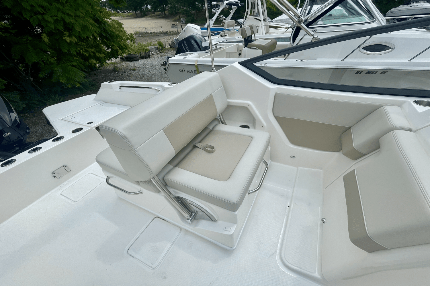 2024 Boston Whaler 210 Vantage Image Thumbnail #13