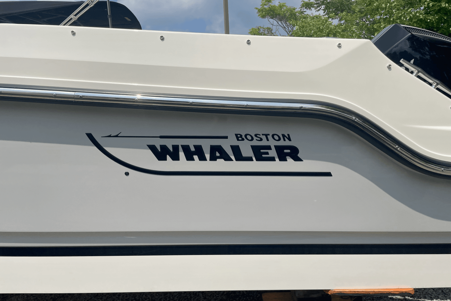 Thumbnail 4 for 2024 Boston Whaler 210 Vantage