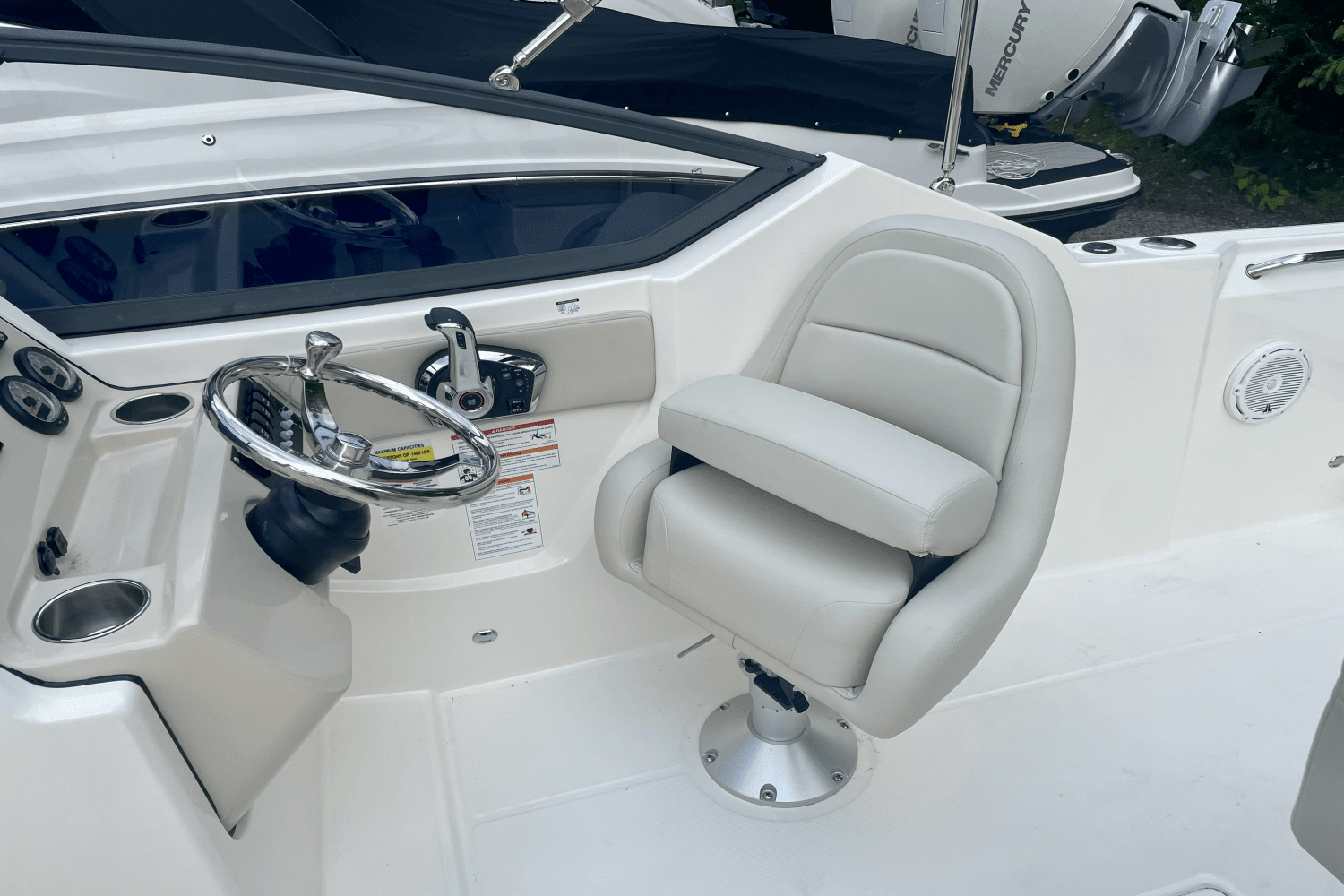 2024 Boston Whaler 210 Vantage Image Thumbnail #19