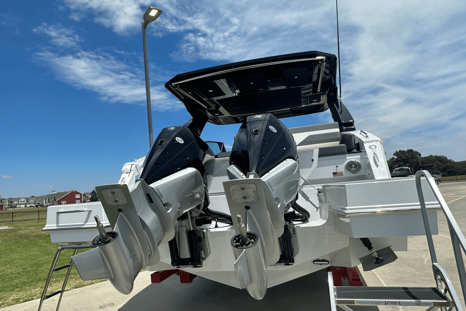 2024 Cruisers Yachts 34 GLS Outboard Image Thumbnail #3