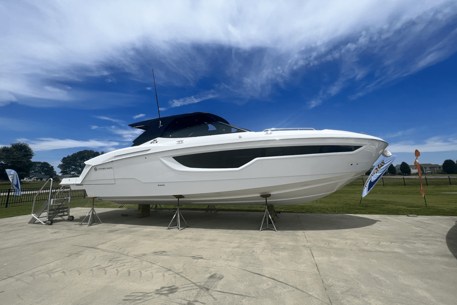 2024 Cruisers Yachts 38GLS MarineMax Grand Lake