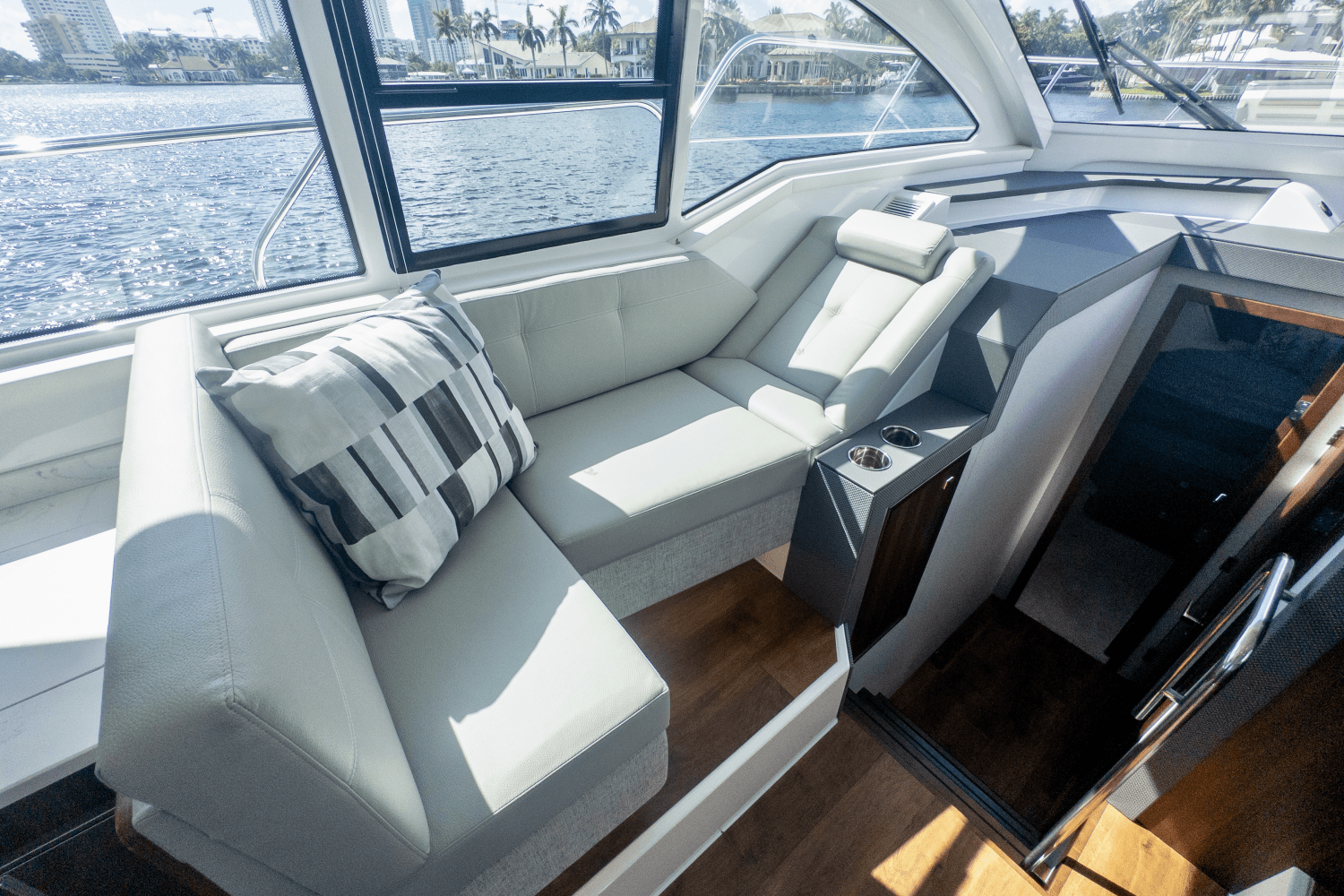 2024 Cruisers Yachts 42 Cantius Image Thumbnail #43