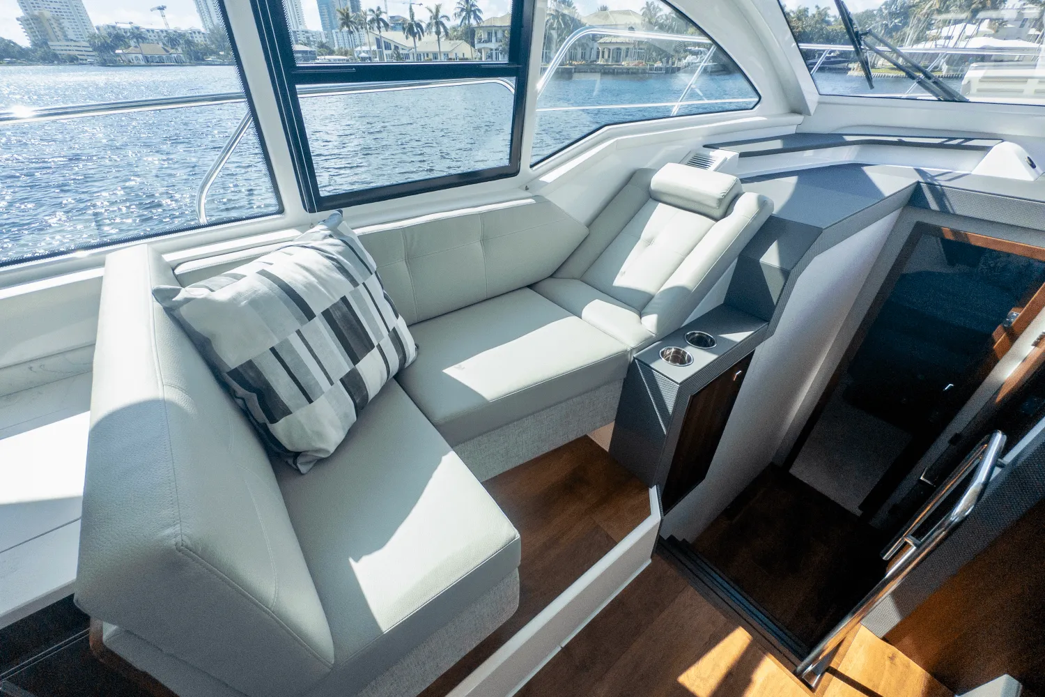 2024 Cruisers Yachts 42 Cantius Image Thumbnail #43