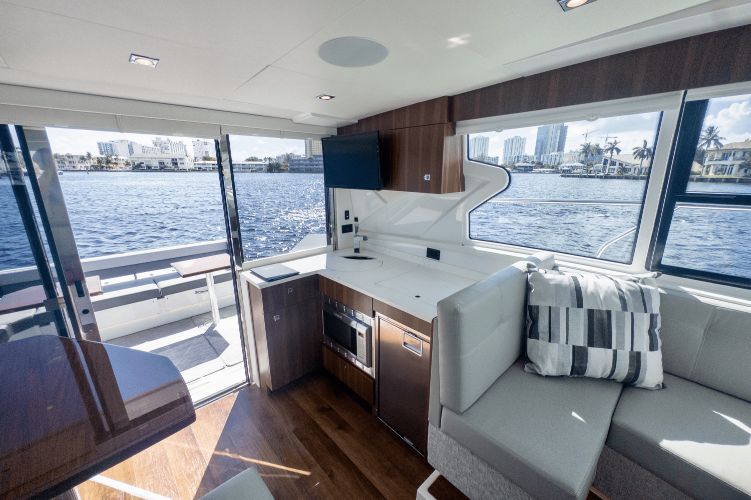 2024 Cruisers Yachts 42 Cantius Image Thumbnail #37