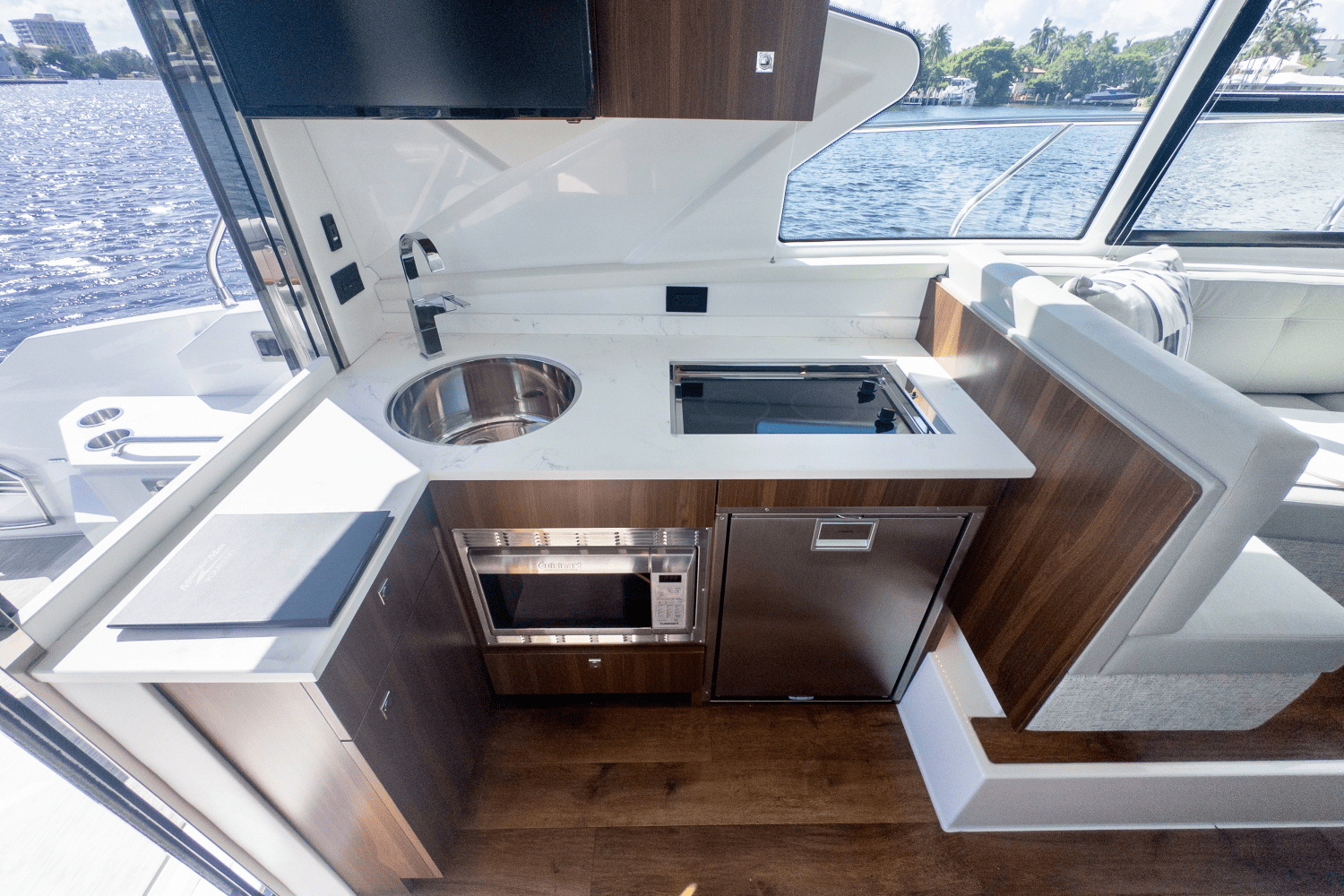 2024 Cruisers Yachts 42 Cantius Image Thumbnail #38