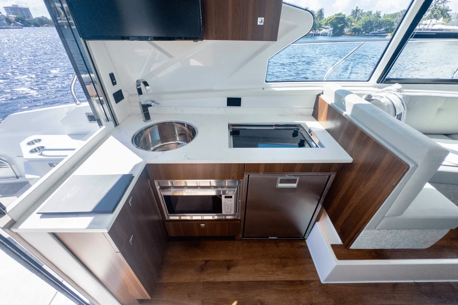 2024 Cruisers Yachts 42 Cantius Image Thumbnail #38