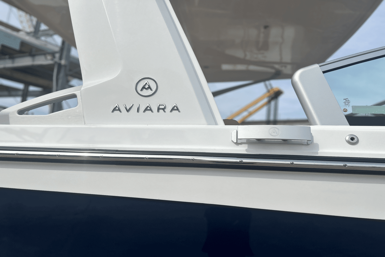 2024 Aviara
                                                             AV32 Outboard Image Thumbnail #2