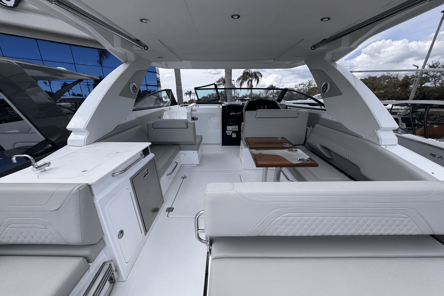 2024 Cruisers Yachts 34 GLS Outboard Image Thumbnail #4