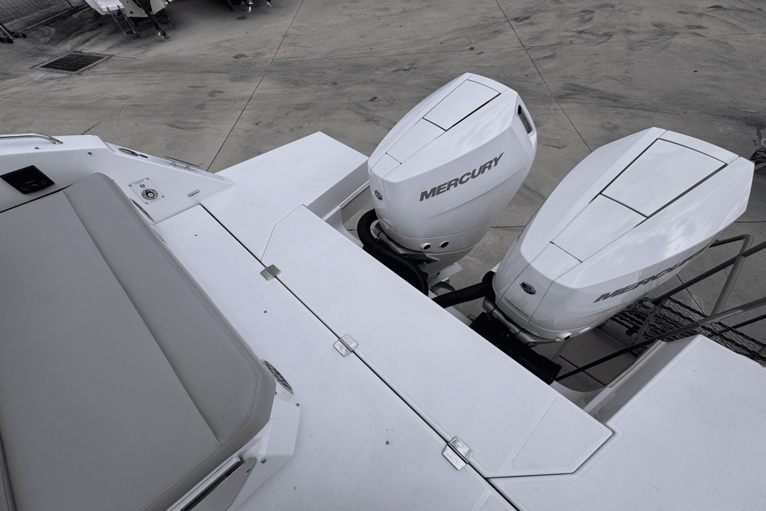 2024 Cruisers Yachts 34 GLS Outboard Image Thumbnail #2