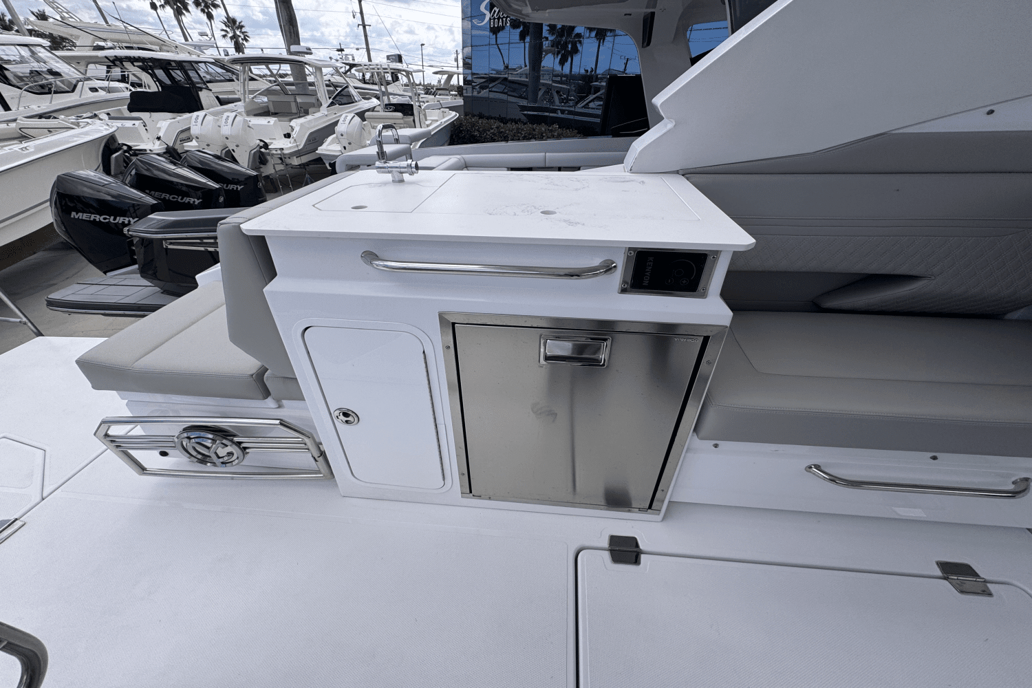 2024 Cruisers Yachts 34 GLS Outboard Image Thumbnail #8