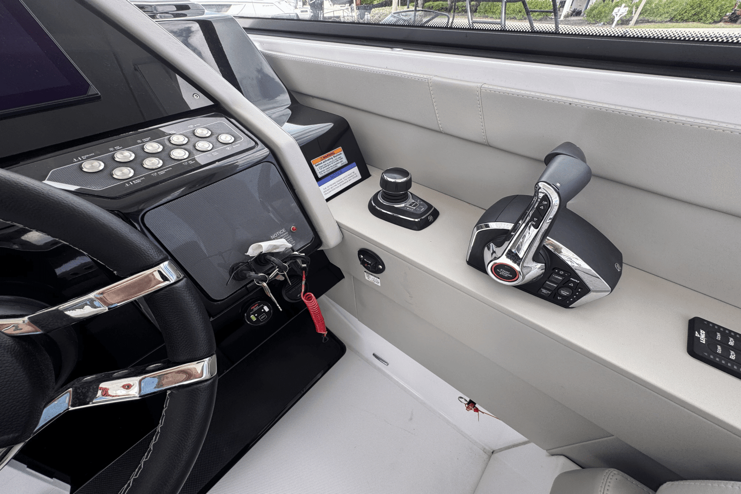 2024 Cruisers Yachts 34 GLS Outboard Image Thumbnail #14