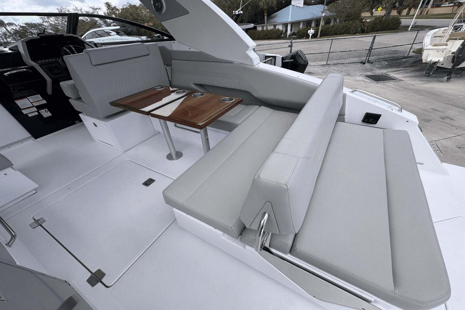 2024 Cruisers Yachts 34 GLS Outboard Image Thumbnail #10