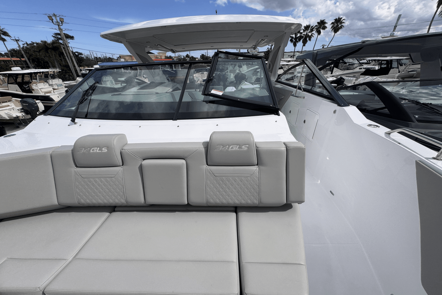 2024 Cruisers Yachts 34 GLS Outboard Image Thumbnail #18