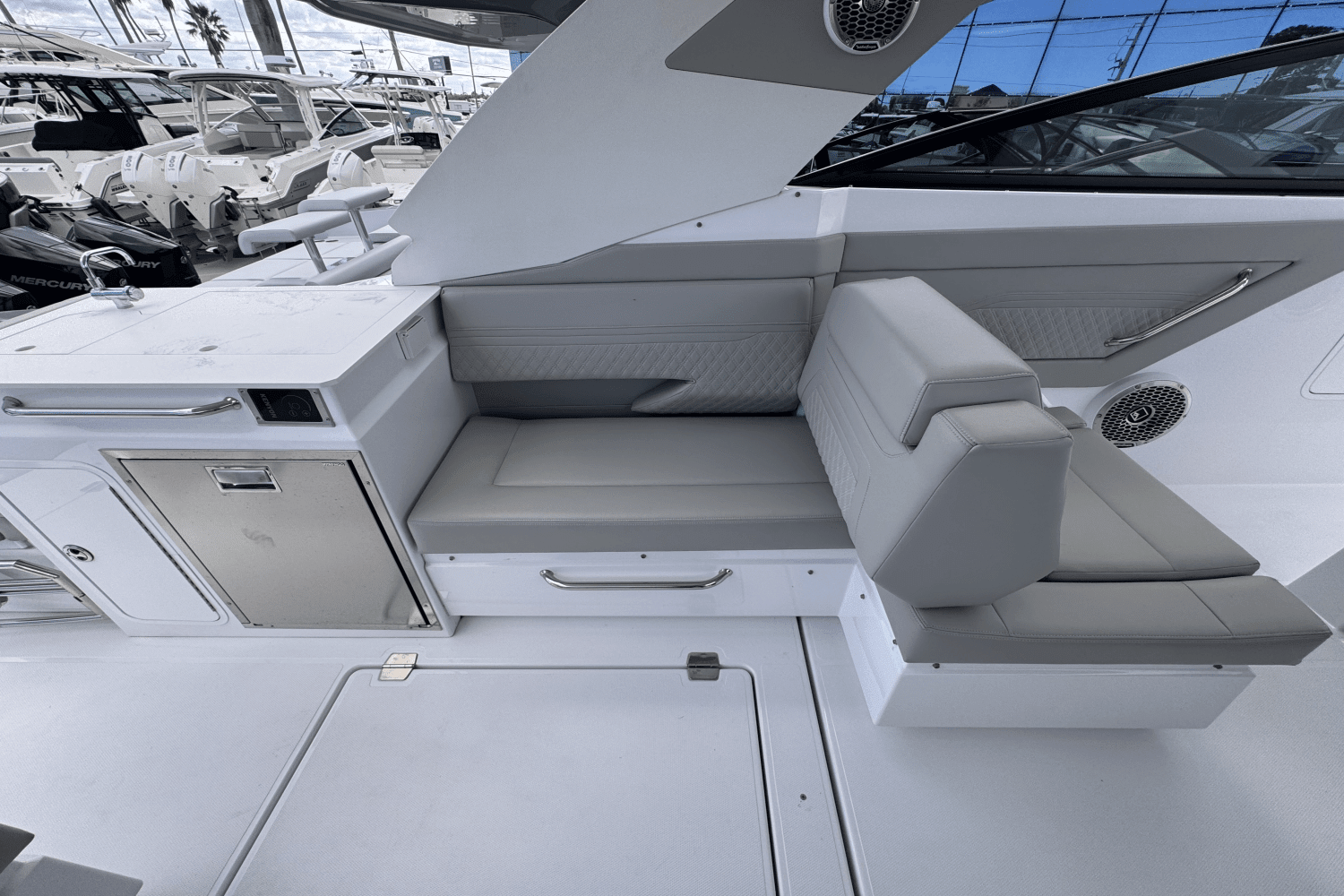 2024 Cruisers Yachts 34 GLS Outboard Image Thumbnail #7