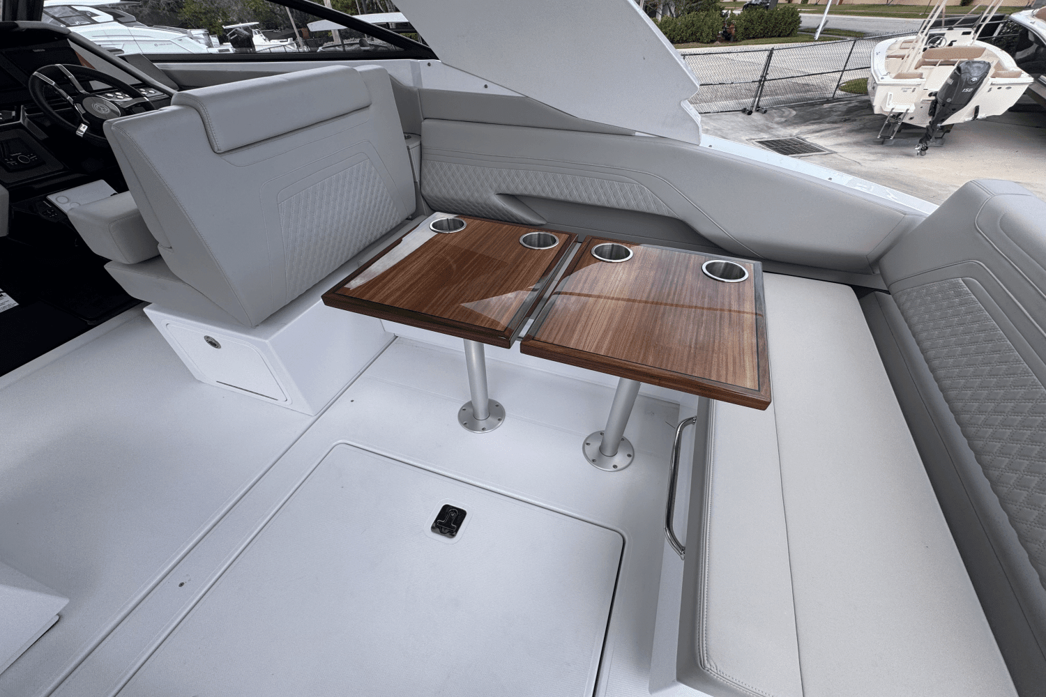 2024 Cruisers Yachts 34 GLS Outboard Image Thumbnail #11