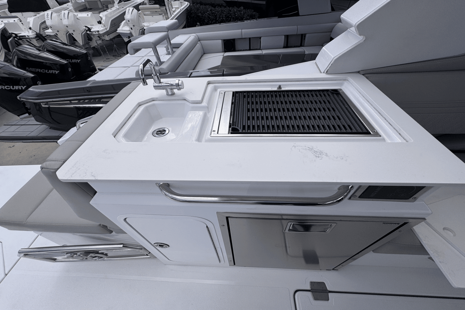 2024 Cruisers Yachts 34 GLS Outboard Image Thumbnail #9