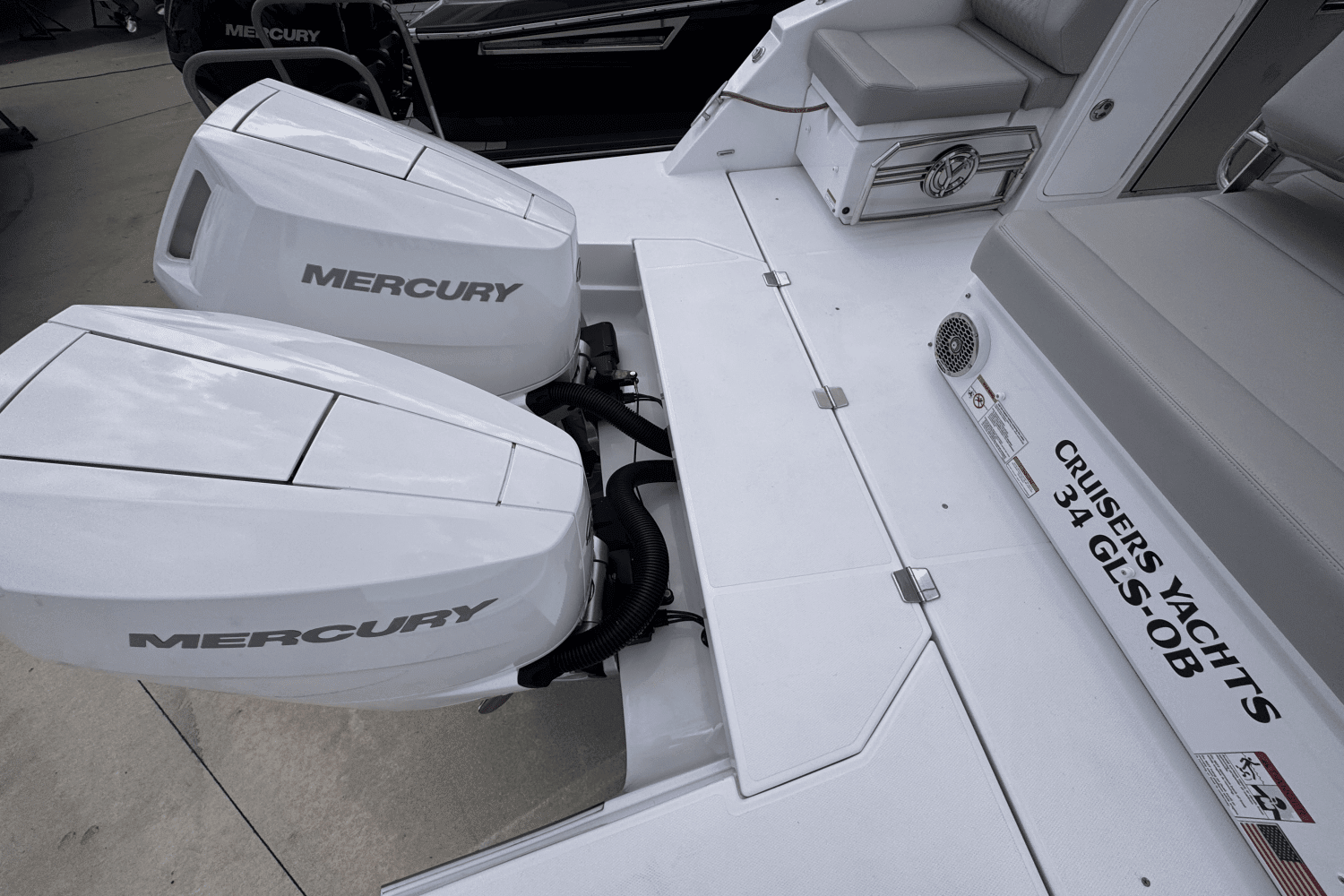 2024 Cruisers Yachts 34 GLS Outboard Image Thumbnail #3