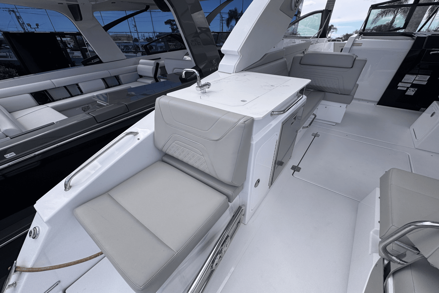 2024 Cruisers Yachts 34 GLS Outboard Image Thumbnail #5