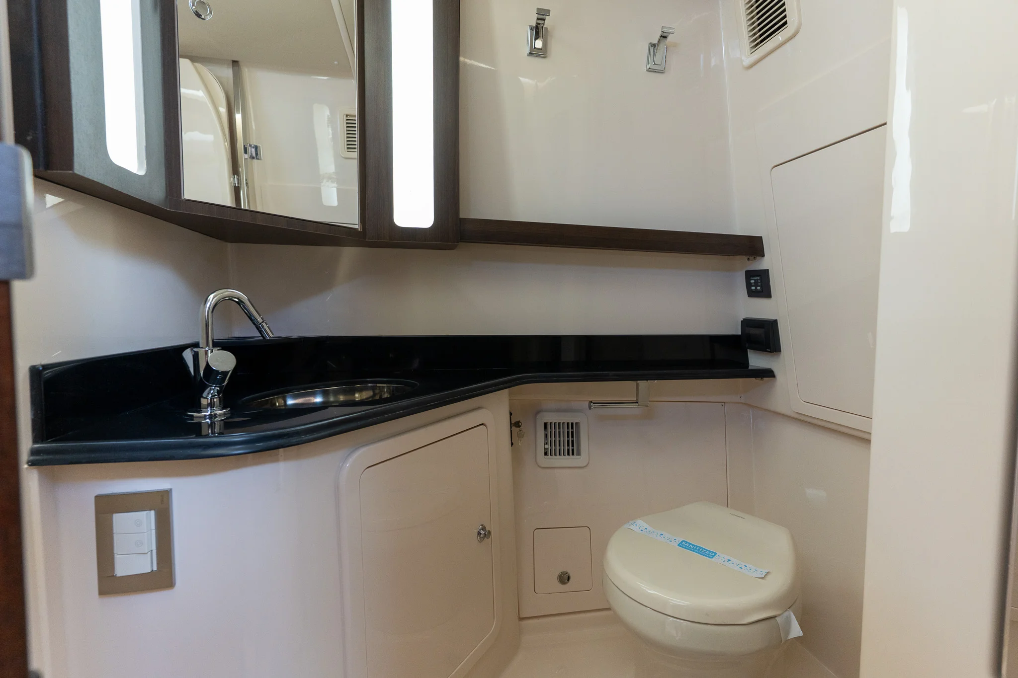 2025 Grady-White Canyon 456 Image Thumbnail #20