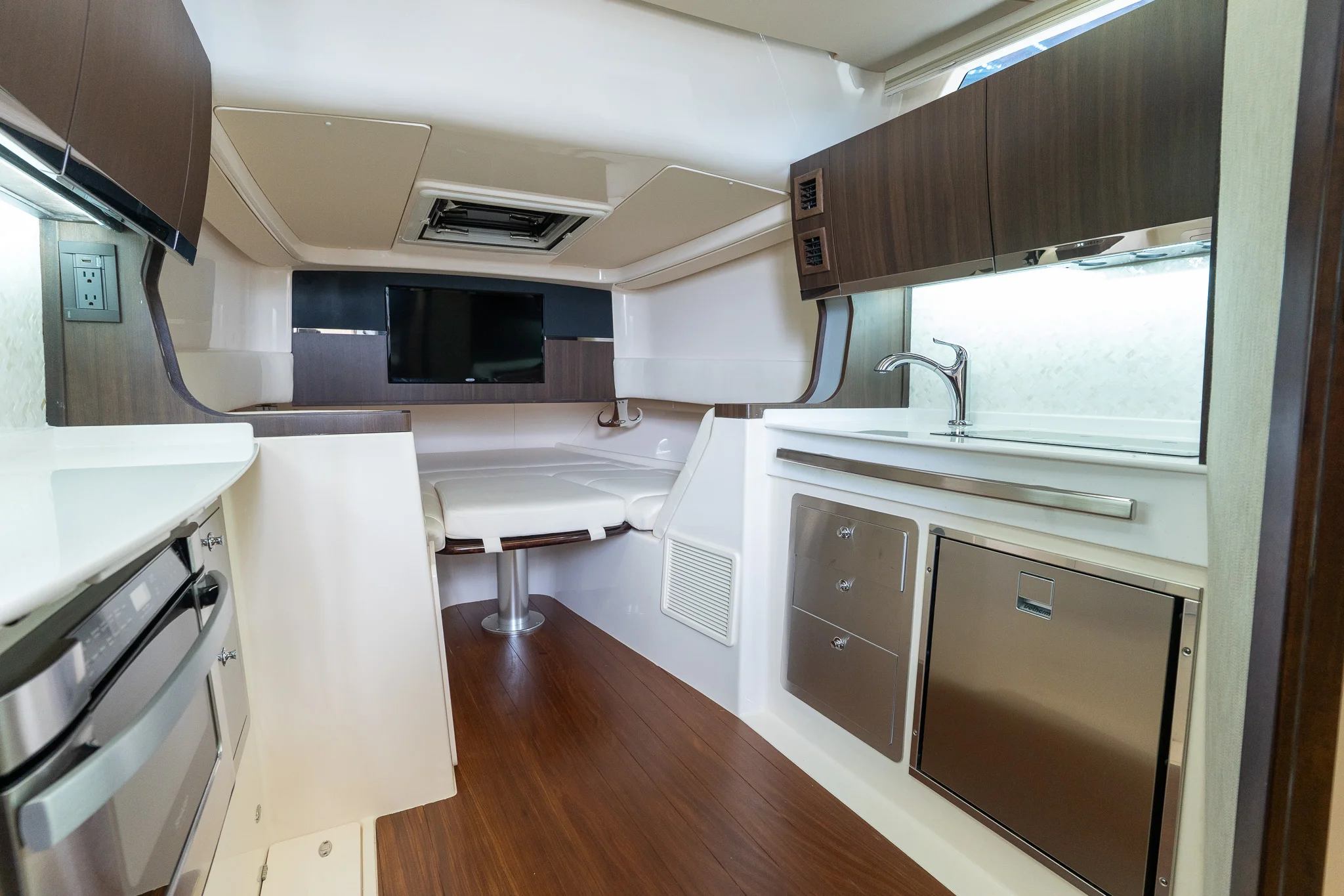 2025 Grady-White Canyon 456 Image Thumbnail #23