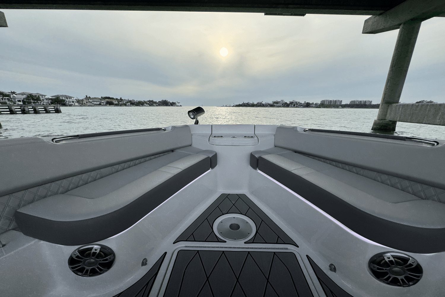 2024 Sea Ray
                                                             400 SLX Outboard Image Thumbnail #35
