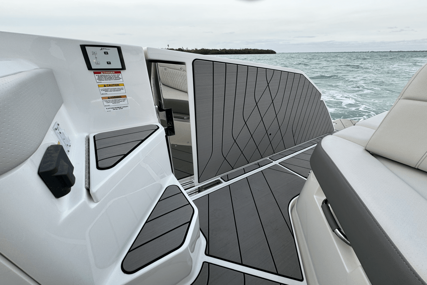 2024 Sea Ray 400 SLX Outboard Image Thumbnail #12