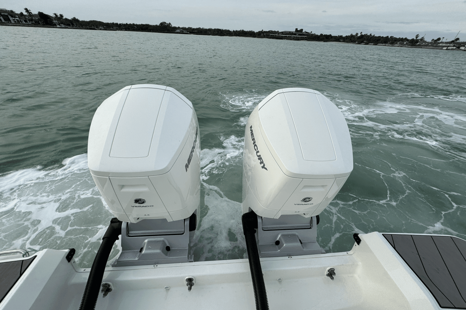 2024 Sea Ray 400 SLX Outboard Image Thumbnail #8