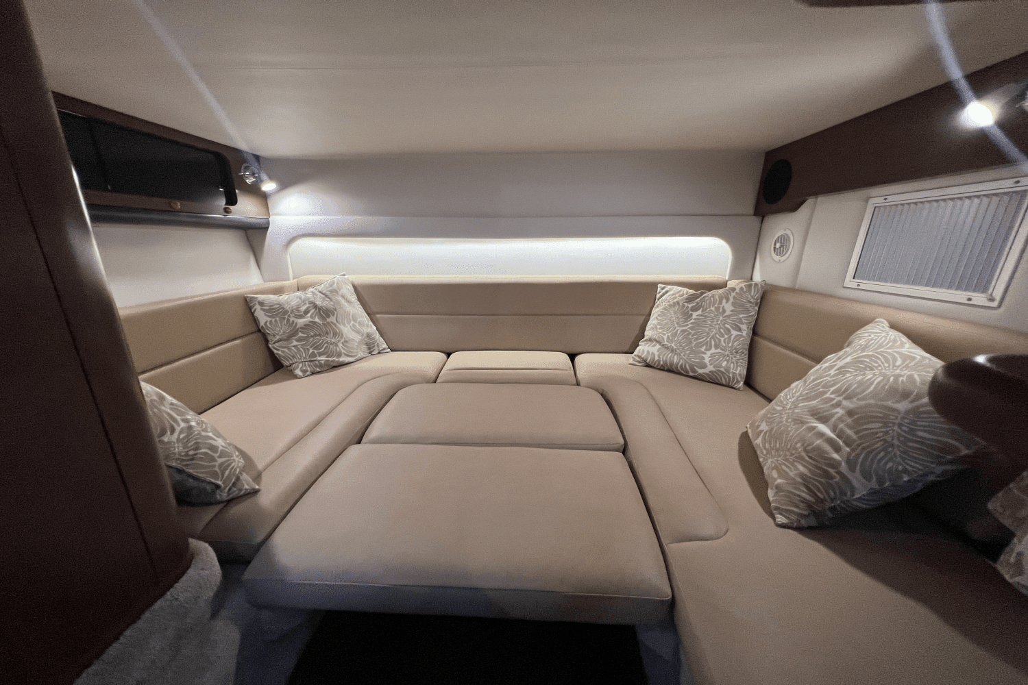2016 Crownline
                                                             330 SY Image Thumbnail #40