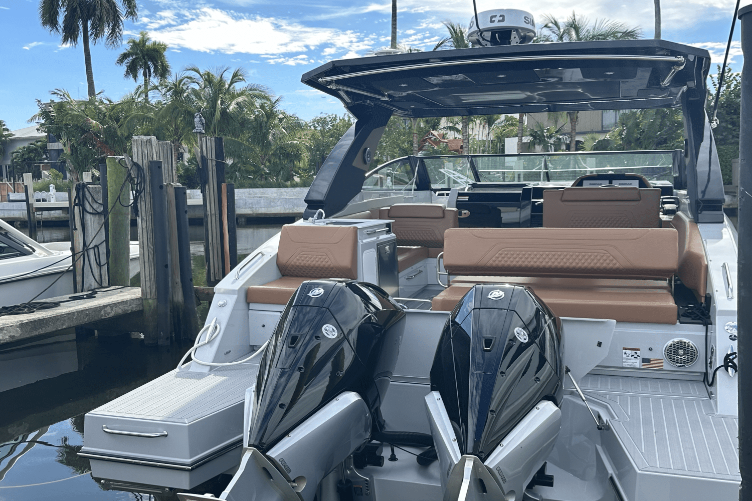 2024 Cruisers Yachts 34 GLS South Beach Outboard Image Thumbnail #4