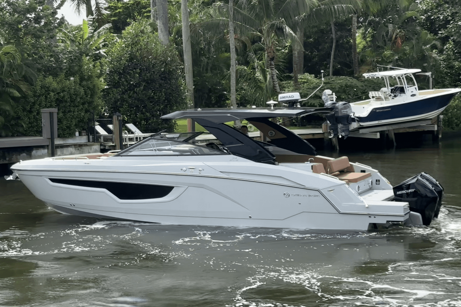 2024 Cruisers Yachts 34 GLS South Beach Outboard Image Thumbnail #4