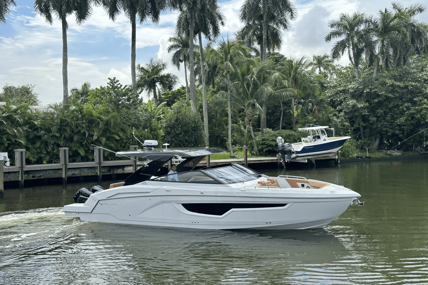 2024 Cruisers Yachts 34 GLS South Beach Outboard