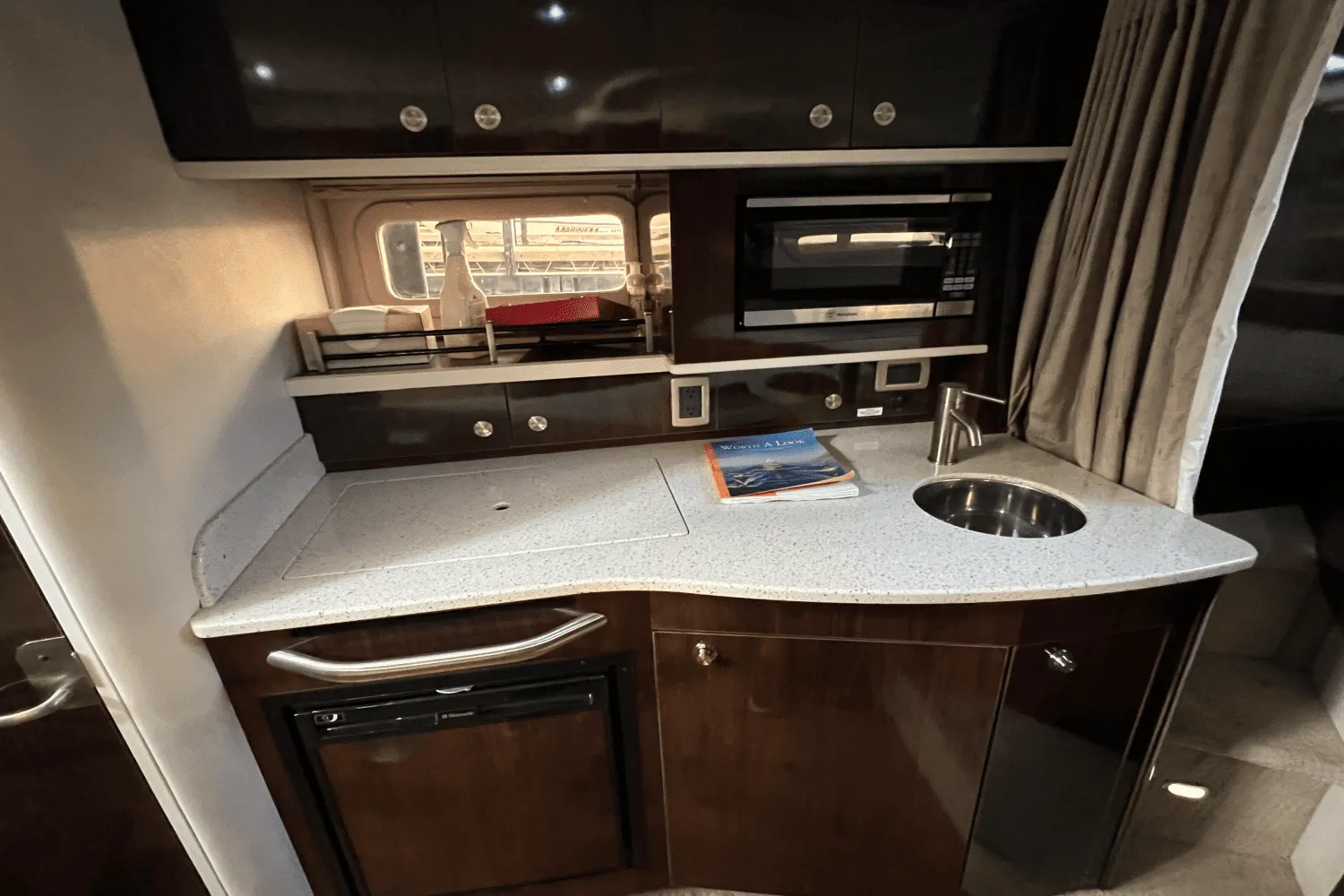 2016 Sea Ray 330 SUNDANCER Image Thumbnail #33