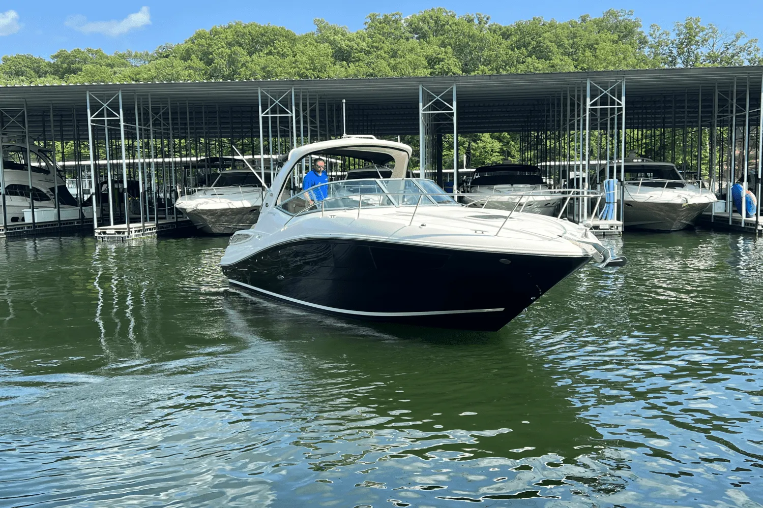 2016 Sea Ray 330 SUNDANCER Image Thumbnail #17